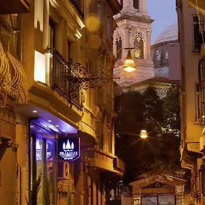 the-trinity.istanbul-turkeyhotels.com/
