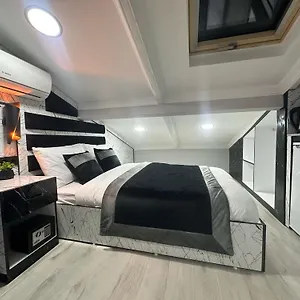 taksim-larissa-hotel-suites.istanbul-turkeyhotels.com/