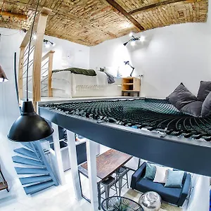 Designer Loft At The Great Synagogue Apartment