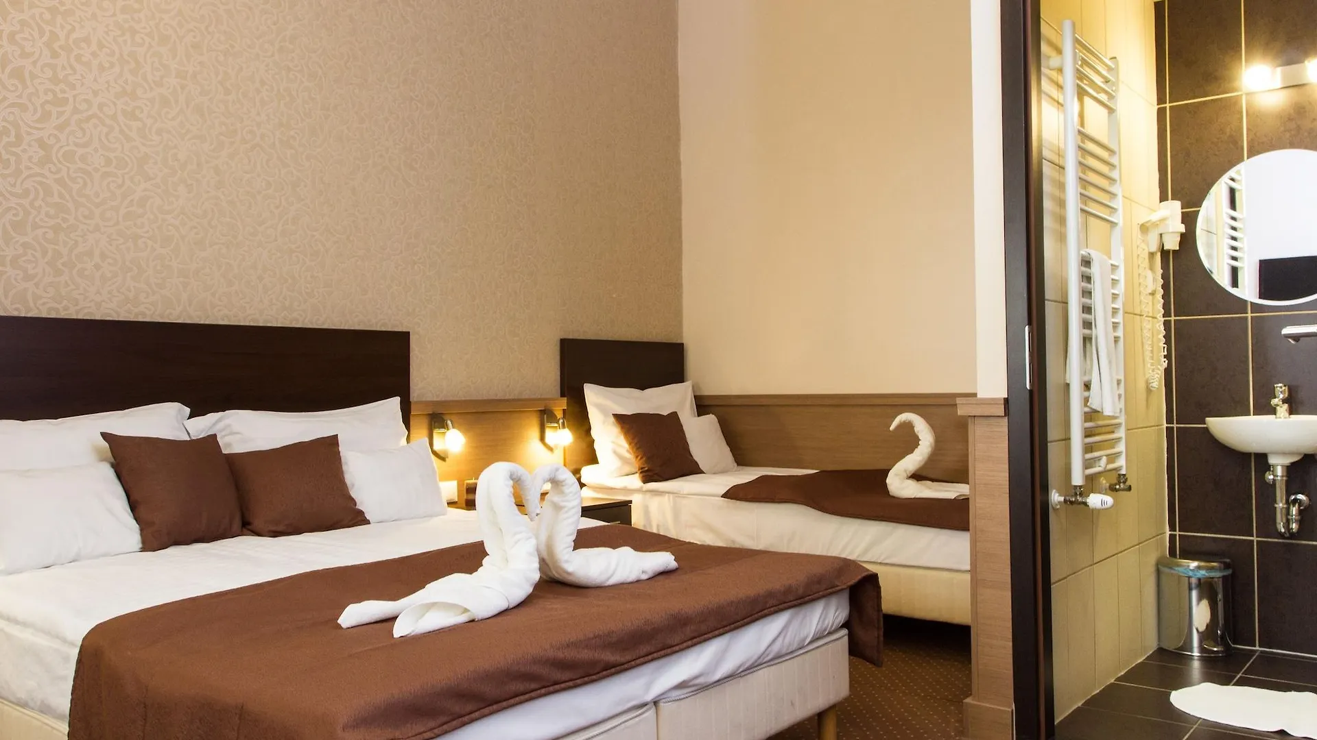 Central Hotel 21 And Apartments Budapeste 3*,  Hungria