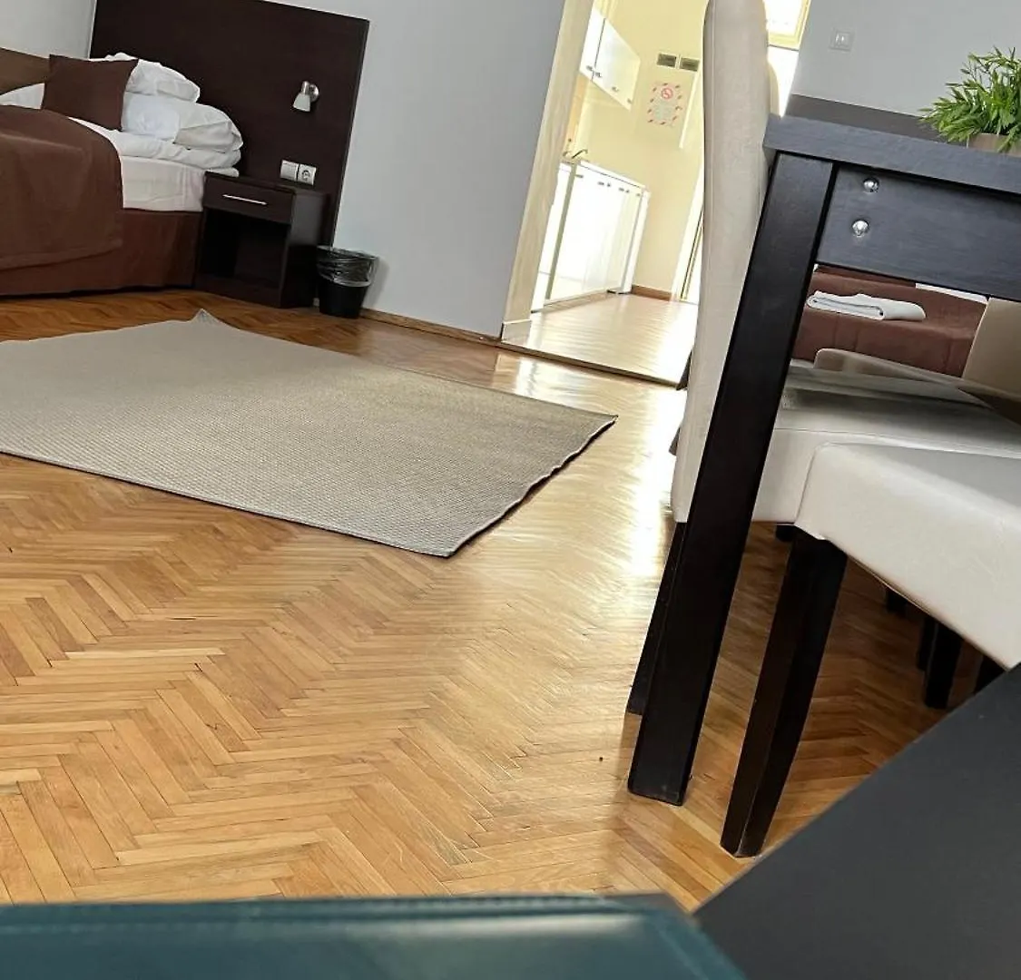 Central Hotel 21 And Apartments Budapeste 3*,